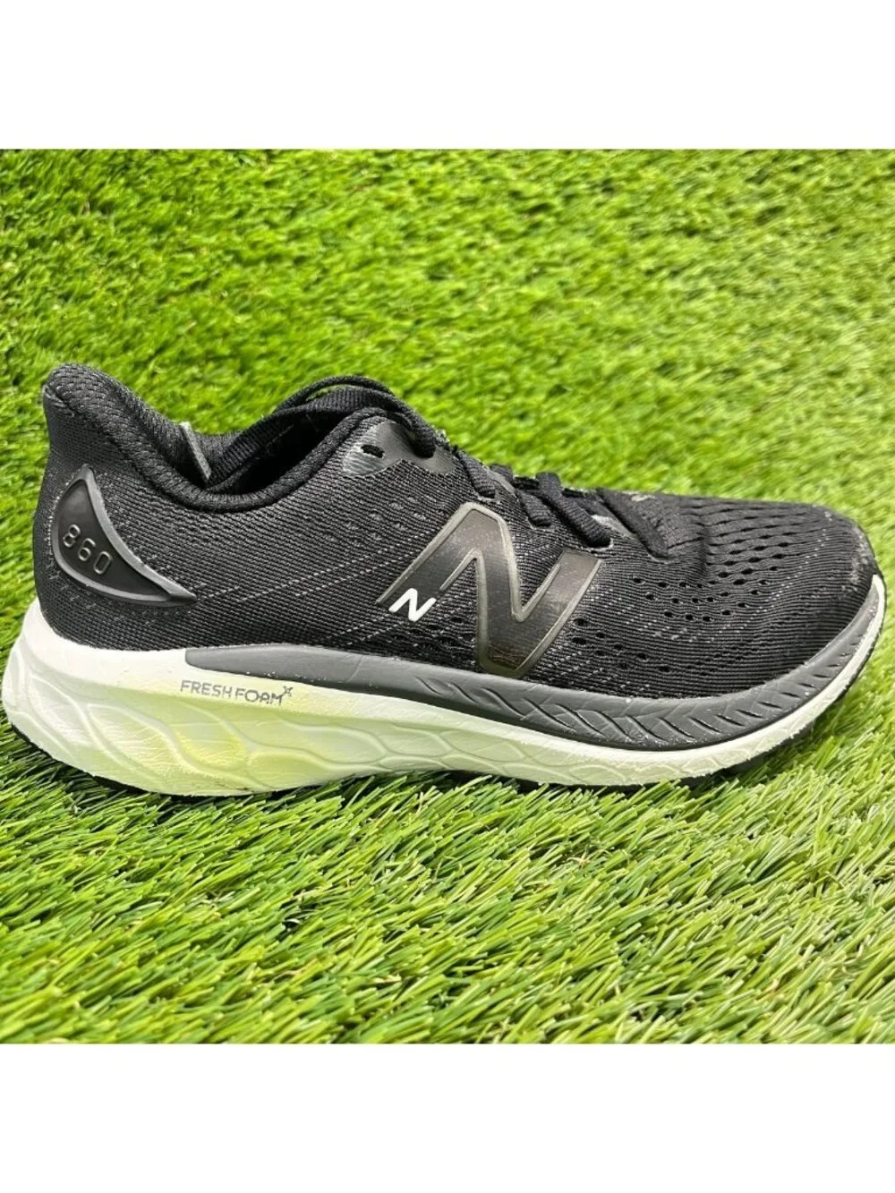 New Balance Fresh Foam X860v13 Boys Size 2Y Black White Running Shoes Sneakers